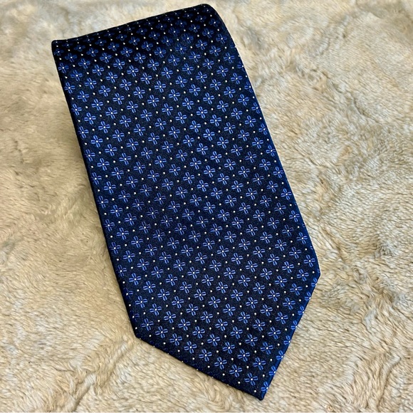 Elegant Blue Patterned Men's Tie Geoffrey Beene EUC 100% Silk - Picture 1 of 5